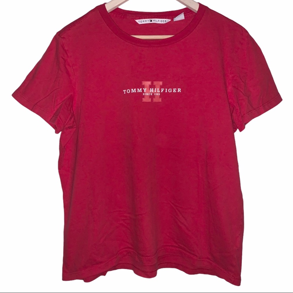 Vintage 90s Red Tommy Hilfiger Graphic T-Shirt